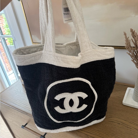 CHANEL Handbags - Chanel Black and White Tote Bag